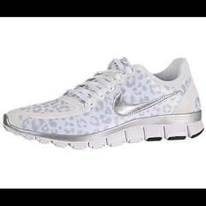 Nike Free5..0 V4 in Silver/White Cheetah Print